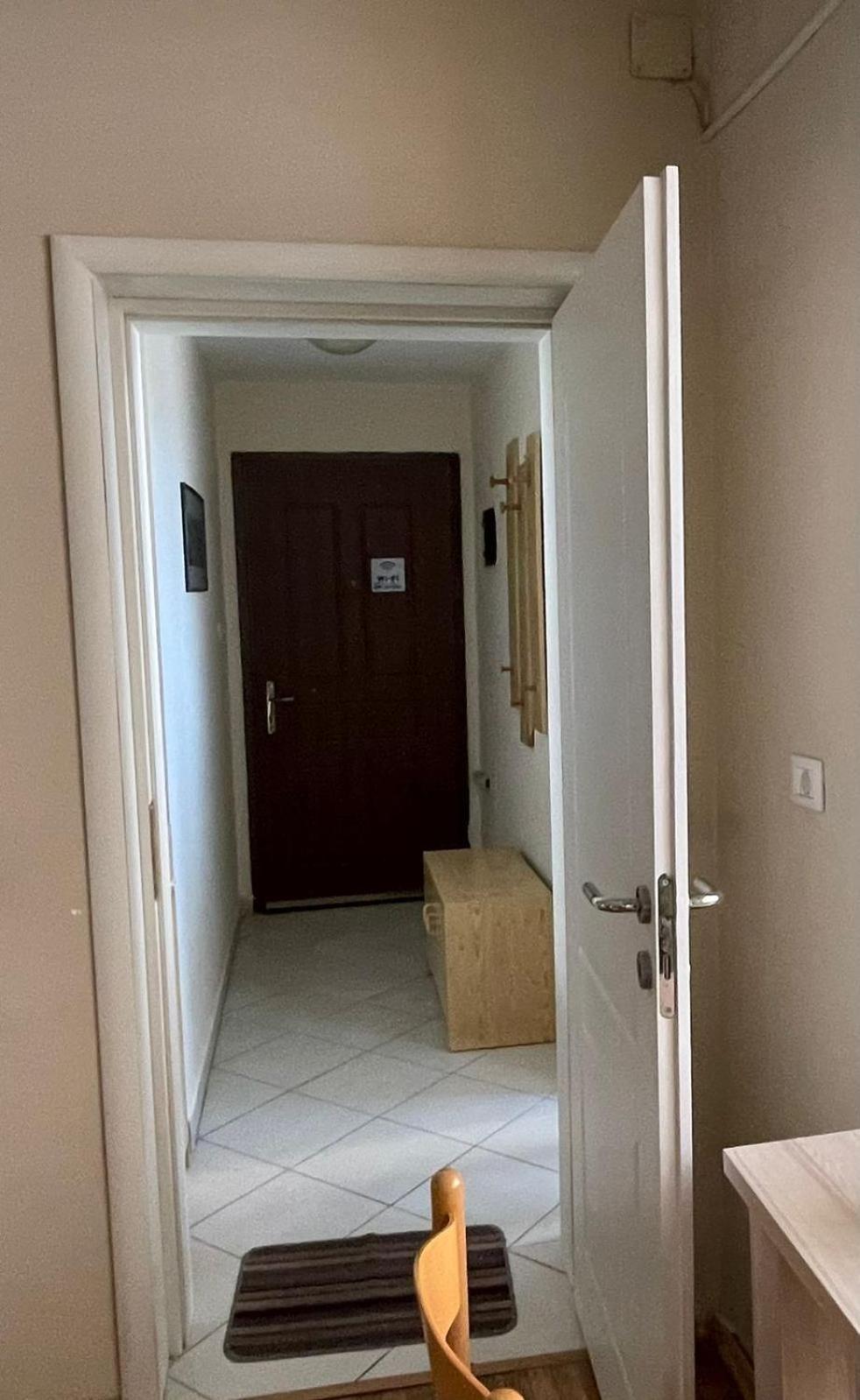 Vintage Apartment In Center Tiranë Luaran gambar