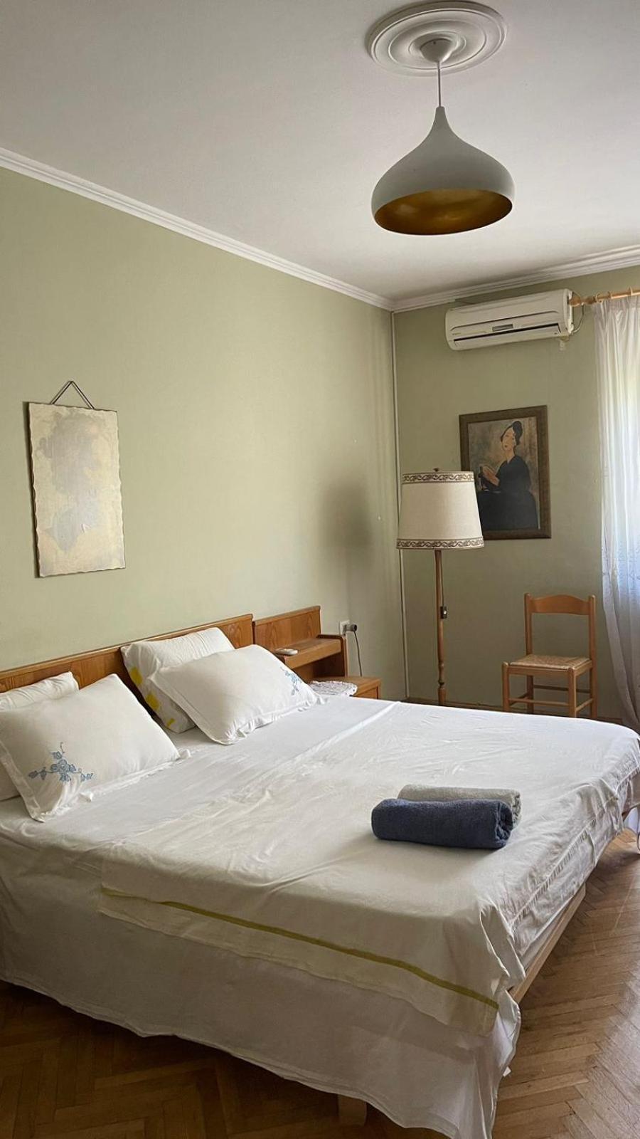 Vintage Apartment In Center Tiranë Luaran gambar
