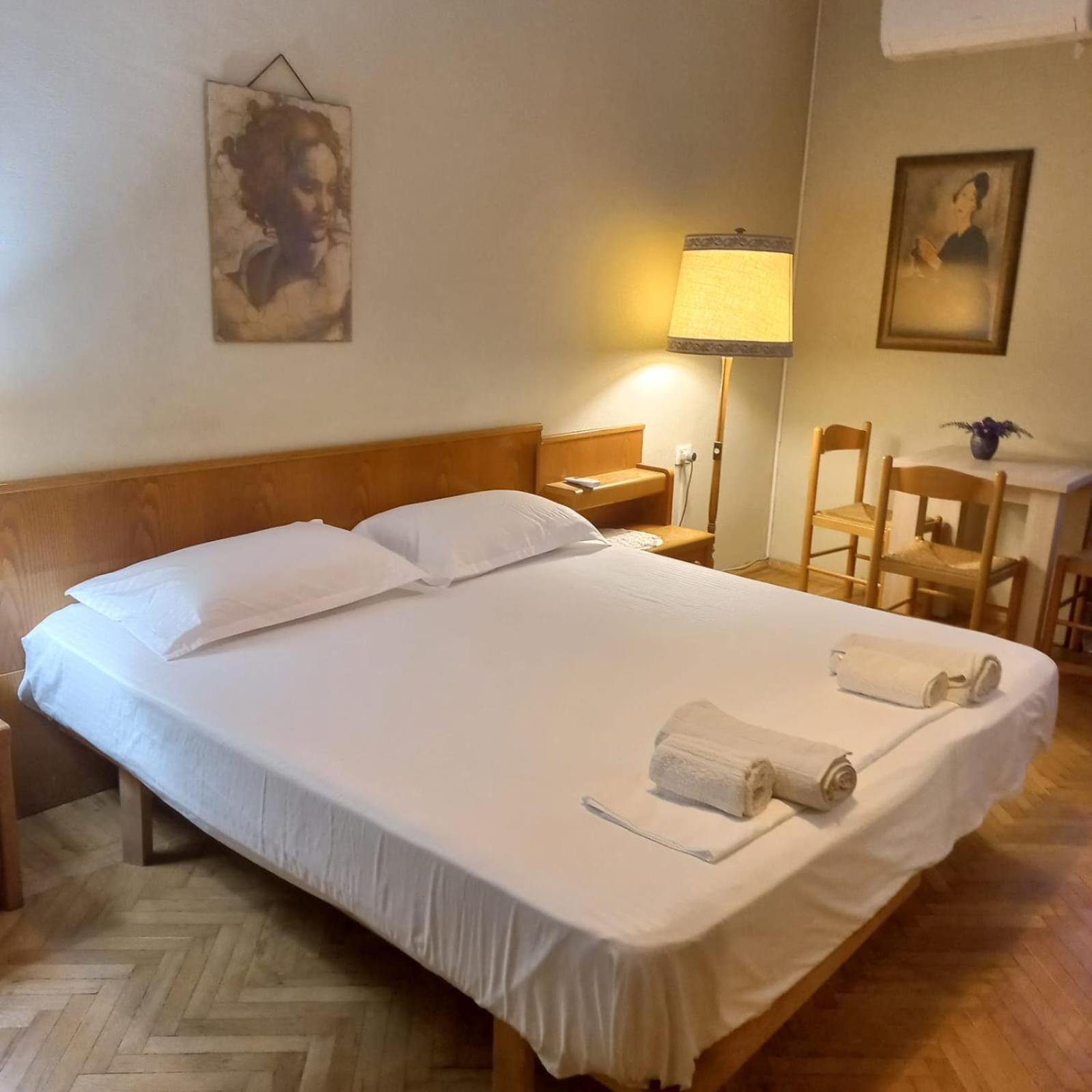 Vintage Apartment In Center Tiranë Luaran gambar